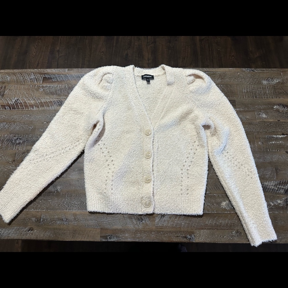 Sandshell V-neck cárdigan from express